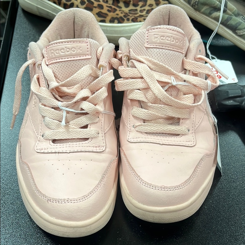 Reebok Club MEMT woman’s Pink Sneakers